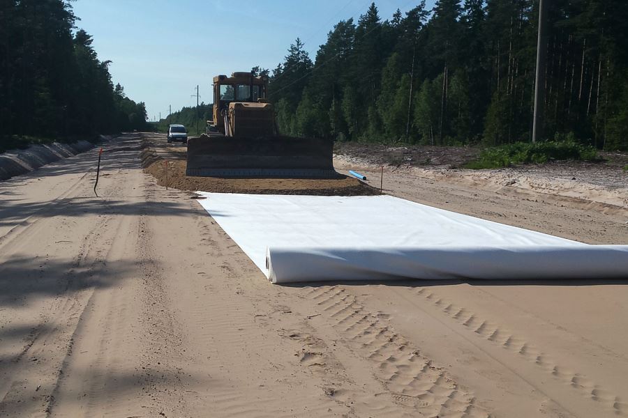 Mittekootud geotekstiili pealekandmine